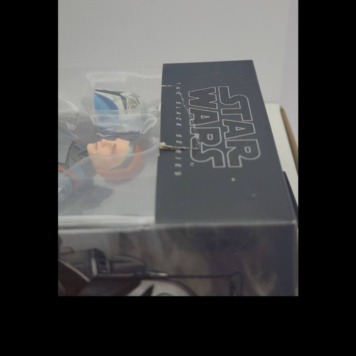 Star Wars The Black Series Bo-Katan Kryze 6-Inch Action Figure – Damaged Packaging
