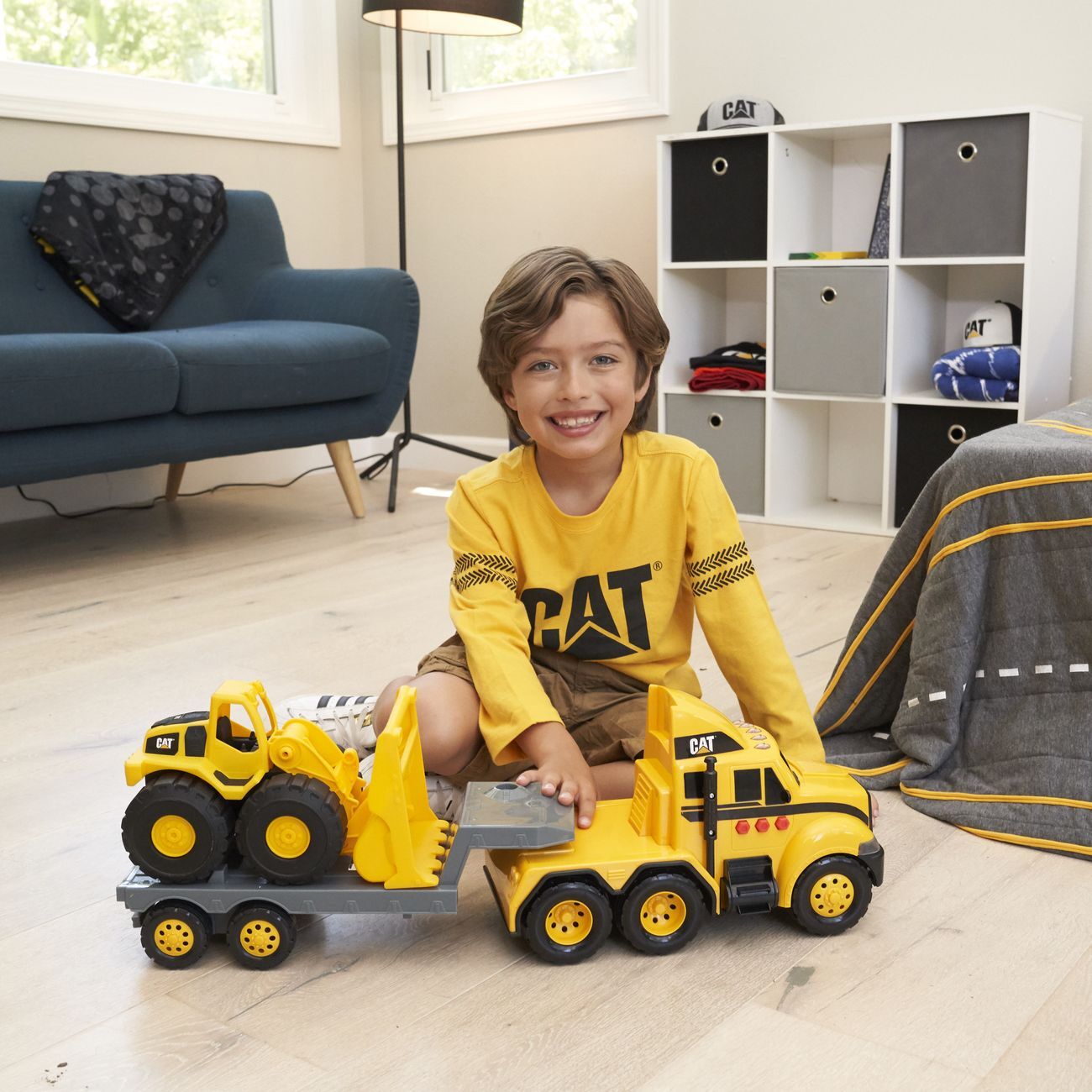 Cat Trailer and Wheel Loader - Heavy Movers