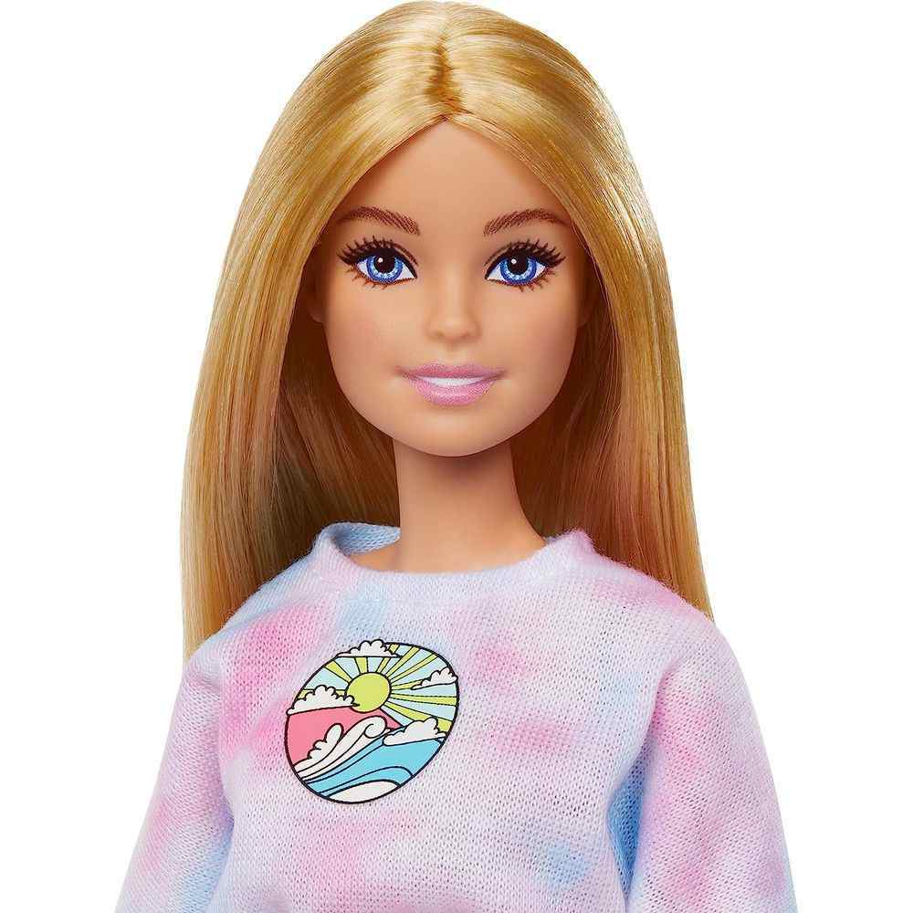 Barbie Malibu Stylist Doll & 14 Accessories Playset
