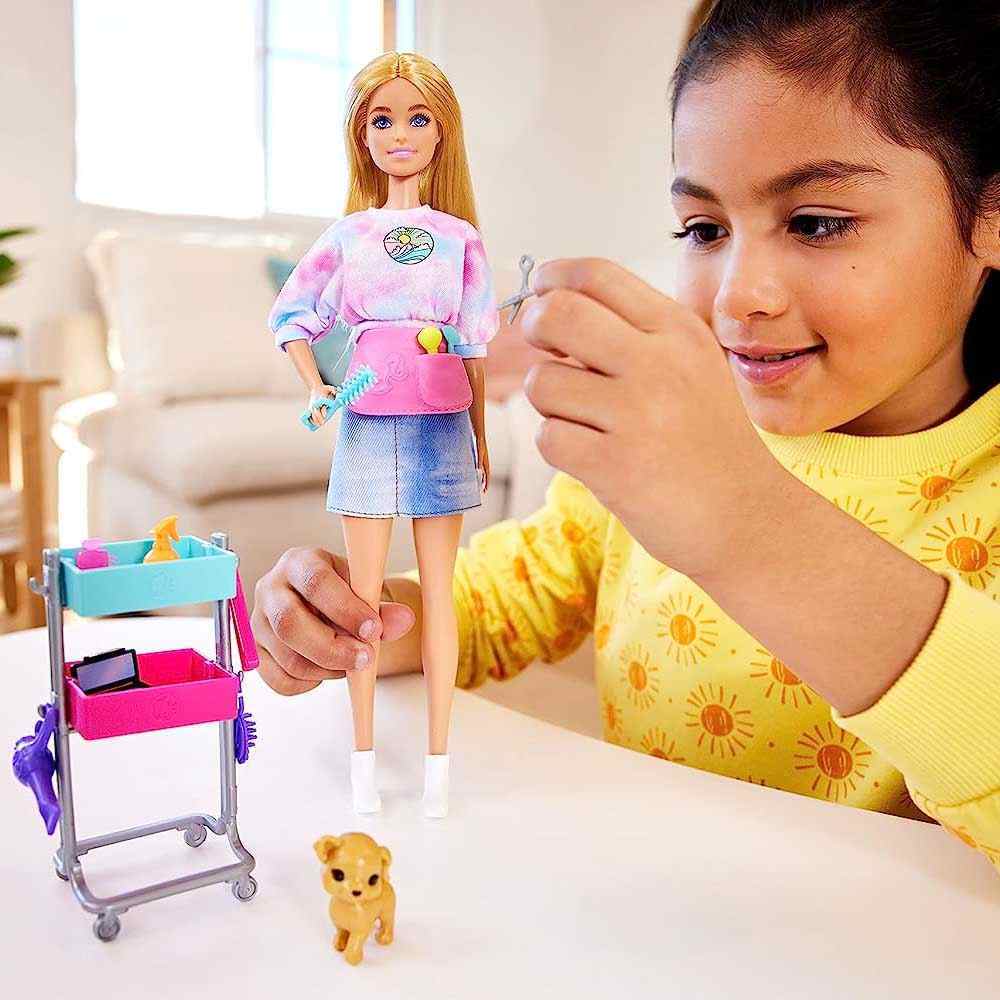 Barbie Malibu Stylist Doll & 14 Accessories Playset