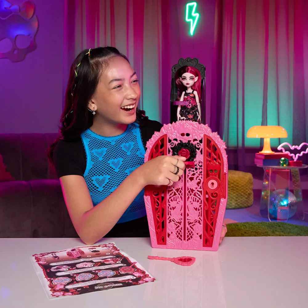 Monster High Skulltimate Secrets Garden Mysteries - Draculaura