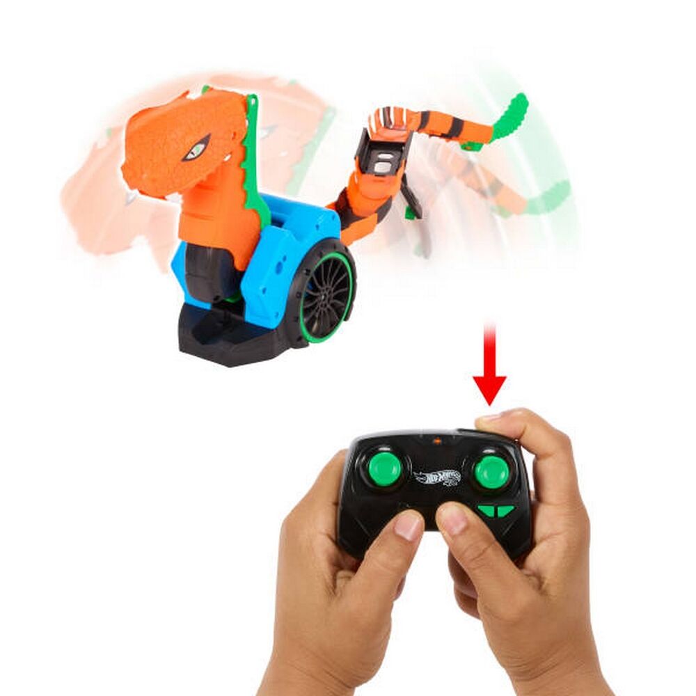 Hot Wheels Lets Race Slither N Strike RC & 1 Toy Car, Battery-Powered Remote-Control Vehicle