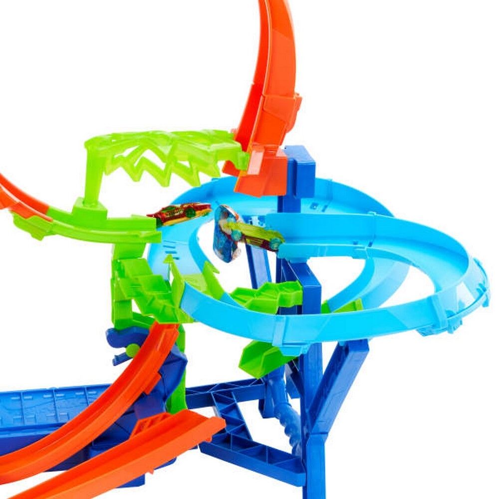 Hot Wheels Stunt Tracks Mid-Air Crash 2025