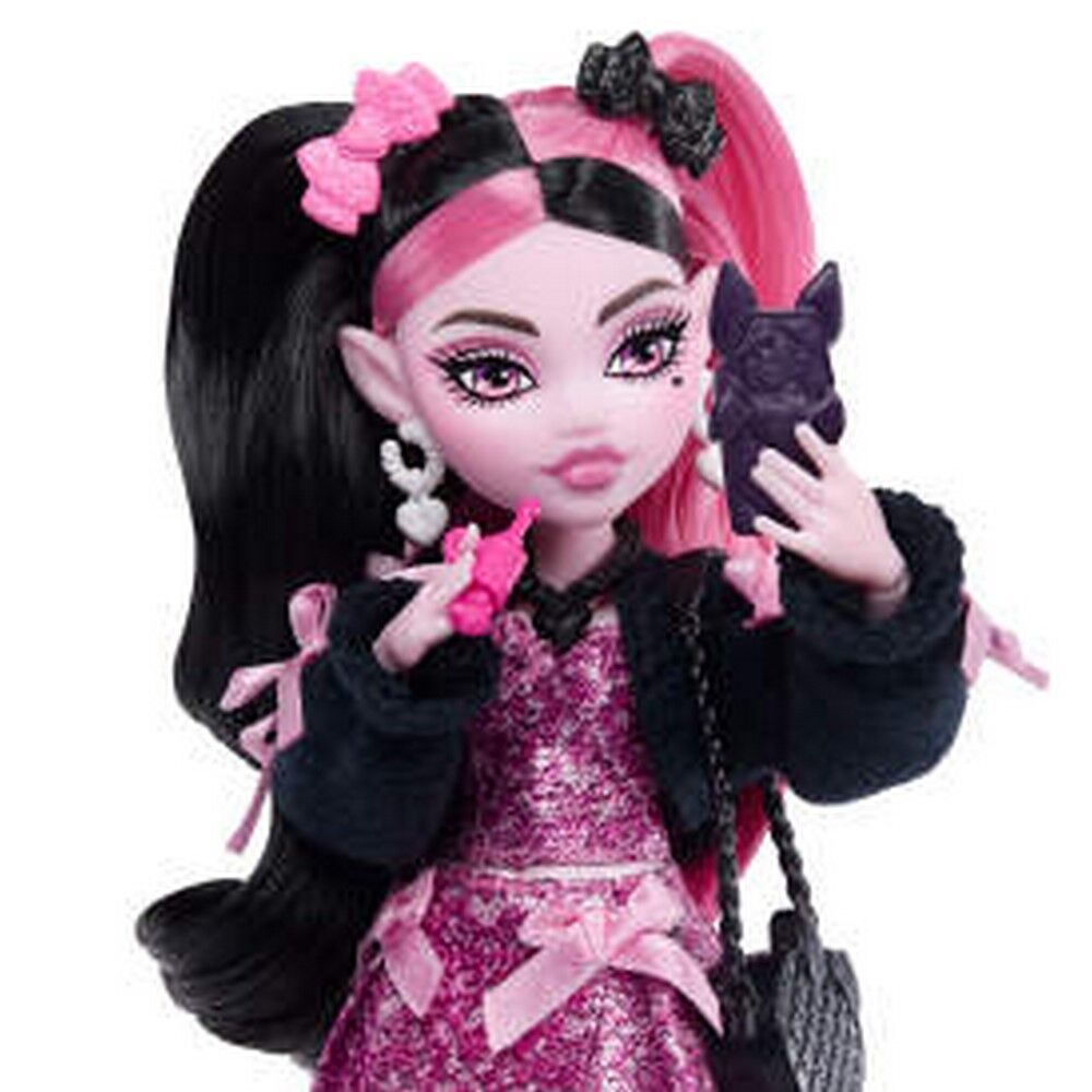 Monster High Draculaura Doll with Fashion Accessories
