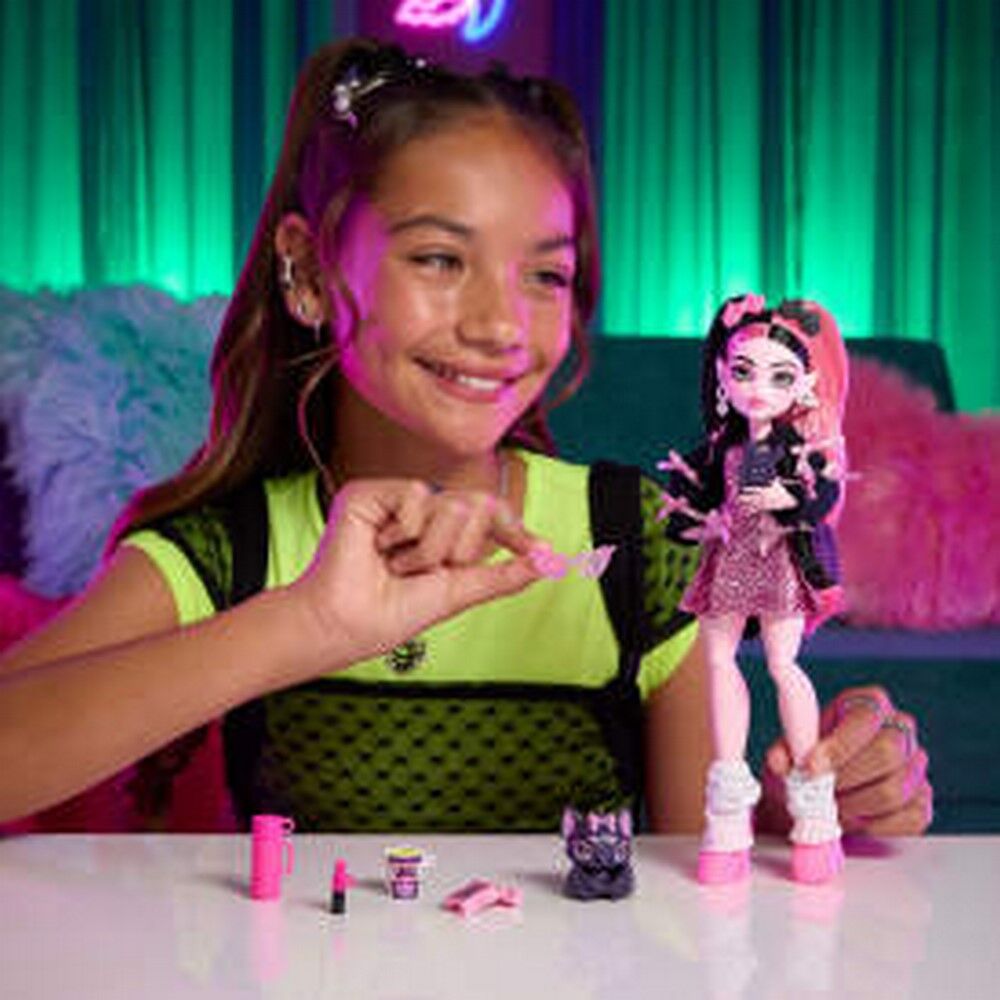 Monster High Draculaura Doll with Fashion Accessories