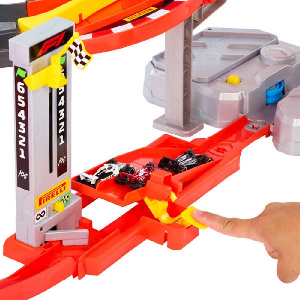 Hot Wheels Racing Formula 1 Downhill Circuit Race Track Set & 3 F1 Die-Cast Toy Cars in 1:64 Scale