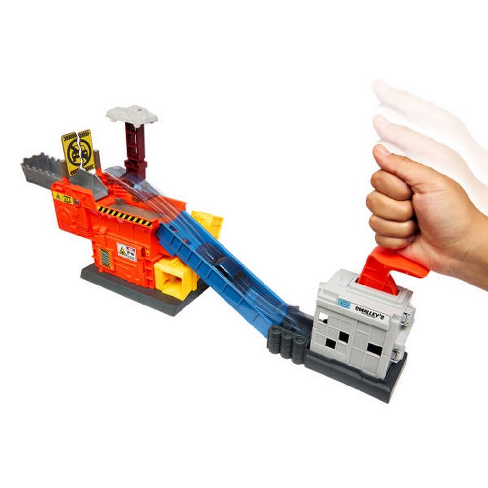 Matchbox The Movie Smalley's Launch & Crush Playset with Vehicle
